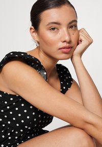 Vero Moda VMSOPHIE SHORT DRESS  - Vestido de dia - black