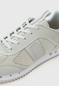 EA7 Emporio Armani UNISEX - Tenisice - grey violet/silver/white