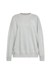 Ljusgrå sweatshirt i mjuk bomullsblandning, med sänkta axlar, rund halsringning och diskret "Mrs" broderi på framsidan.