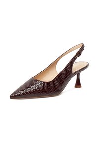 Sandały na wysokim obcasie z odkrytymi piętami, z wyciągniętym noskiem, w burgundowej skórze tłoczonej, z charakterystycznym obcasem w kształcie klepsydry.