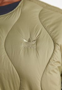 adidas Originals Vinterjacka - olive