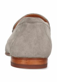 Grijze suède instappers met een ronde neus en een lage houten hak. Het interieur is voorzien van een gladde leren voering.