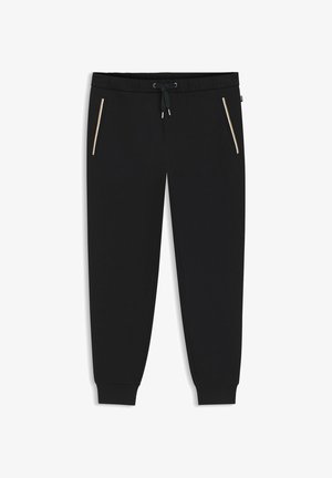 Zwarte joggerbroek gemaakt van zachte stof met een taillekoord, taps toelopende pijpen en twee met ritsen afsluitbare zakken met gouden accenten.