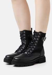 Anna Field Botines con plataforma - black