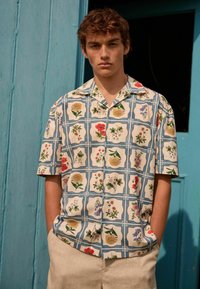 Next SHORT SLEEVE FLORAL - REGULAR FIT - Pluus - blue