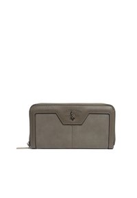 Szara, teksturowana skórzana portmonetka z zamkiem błyskawicznym, tłoczonym logo i ozdobnym przeszyciem. Prostokątny kształt z kontrastowymi akcentami.