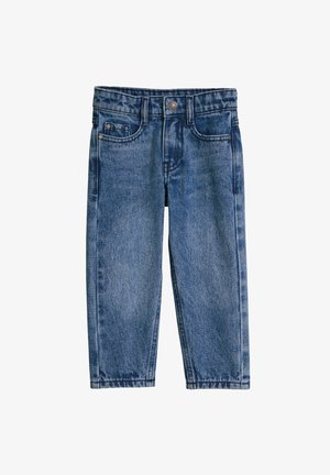 Blauwe denim peuterjeans met voorzakken, riemlussen en knoopsluiting, afgebeeld tegen een witte achtergrond.