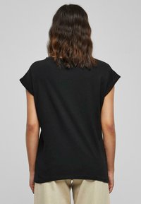 Urban Classics EXTENDED SHOULDER 3 PACK - Pamata T-krekls - black black black
