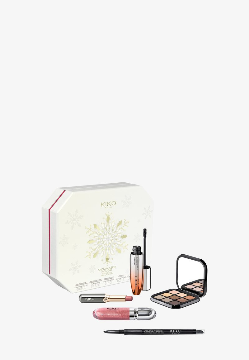 Set di trucco natalizio KIKO: confezione bianca ottagonale con design a fiocchi di neve, include un compatto nero, rossetto, eyeliner liquido e mascara.