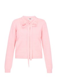 Różowy sweter dzianinowy z długimi rękawami, okrągłym kołnierzem i kokardą z przodu. Posiada żebrowane mankiety i dół, gładką fakturę.