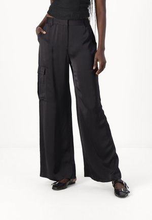 PANTS - Oldalzsebes nadrágok - black