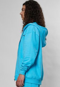 9N1M SENSE ESSENTIAL  - Sweatjacke - calmlake