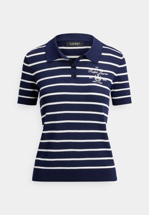 Tmavomodré a biele polo tričko s vodorovnými pruhmi, s krátkymi rukávmi, dvoma gombíkmi a vyšitým logom Ralph Lauren na hrudi.