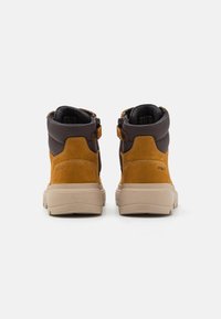 Geox DARTAH - Botines con cordones - dark yellow/brown