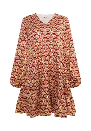 Červené šaty s kvetinovým vzorom, s výstrihom do V, dlhými rukávmi a rozšíreným strihom. Dizajn obsahuje zlaté akcenty na textúrovanom pozadí.