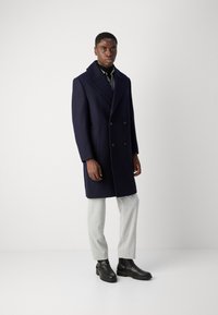 Isaac Dewhirst OVERSIZED COAT - Palton clasic - navy