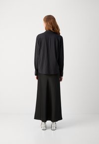 Marc O'Polo CASUAL FIT KENT COLLAR PRINT - Button-down blouse - black grey