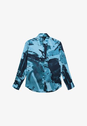 Camicia a maniche lunghe con bottoni, caratterizzata da un motivo astratto di schizzi di vernice blu e nera e colletto appuntito.