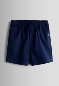 Marineblå bomuldsshorts med elastisk taljebånd, snoretræk og sidelommer lagt fladt på en lys grå overflade.