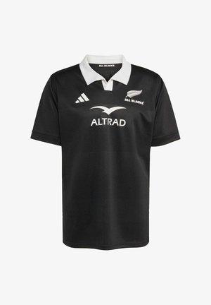 Sort rugbytrøje med hvid krave, med logoer for All Blacks, Altrad og Adidas. Lavet af åndbart, tekstureret stof. Design med korte ærmer.