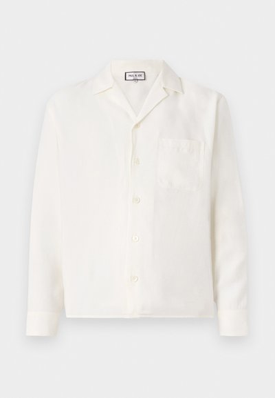 Short-sleeve white shirt in lightweight fabric. Features a notched collar, button front, and a chest pocket. Smooth texture, casual design.