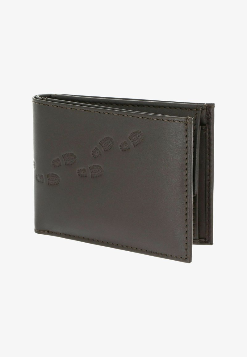 Portefeuille en cuir marron foncé avec motif en relief d'empreinte de botte sur le devant, plié et cousu le long des bords.