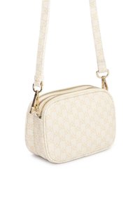 Piccola borsa a tracolla color crema con motivo impresso e accessori in tono oro, dotata di due scomparti con zip e di una tracolla testurizzata.
