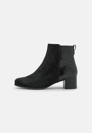 Classic ankle boots - black