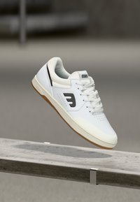 Δεν επιλέχθηκε, white/black