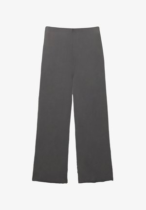 Grå vida byxor i mjukt tyg, med en slät yta och en enkel design som har en rak silhuett utan synliga dekorationer.