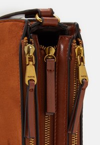 PARFOIS Skuldertasker - camel
