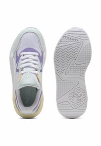 Puma X-RAY SPEED - Sportcipő - white peaceful blue lavender alert