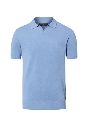 Hellblaues Polohemd mit kurzen Ärmeln, strukturiertem Strickmuster, offenem Kragen sowie geripptem Saum und Bündchen.