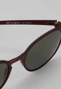 Le Specs SWIZZLE LE THOUGH - Solbriller - matte copper