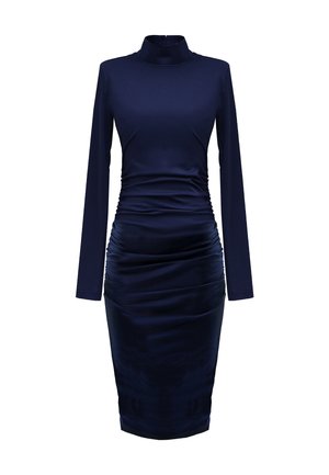 Navy blue sukienka z długim rękawem i wysokim kołnierzem, z marszczeniami na całej powierzchni, wykonana z gładkiego, elastycznego materiału, dopasowana do sylwetki.