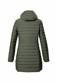 Olivgrüne Puffjacke mit horizontaler Steppung, langen Ärmeln, taillierter Silhouette und Kapuze. Glattes Material mit minimalem Beschlag.