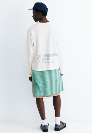 PULL&BEAR, STWD BOXY WITH STARS - LONG SLEEVE T-SHIRT - Langærmet T-shirt - white