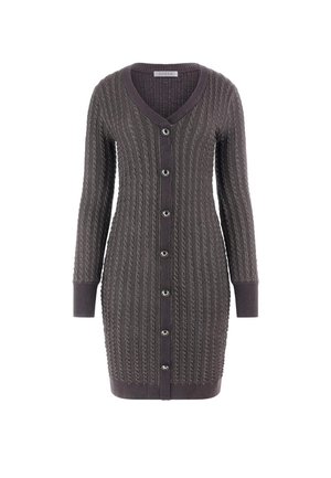 Cardigan grigio lavorato a maglia con scollo a V, maniche lunghe e sette bottoni, caratterizzato da un motivo a trecce testurizzate e polsini a coste.