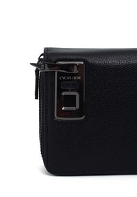 Black textured leather pouch with a zipper and a glossy rectangular panel featuring "CYCAS D'OR" branding and a fingerprint scanner.