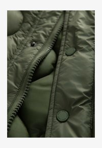 Unausgewählt, olive