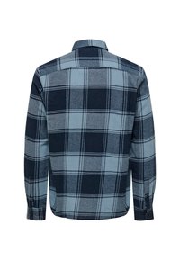 Camisa de franela de manga larga en cuadros azul marino y azul claro. Presenta un cuello, detalles en los puños con botones y una textura suave. Se muestra la vista posterior.