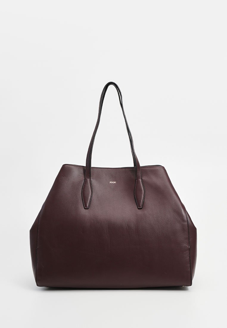 Bordeauxfarbene Leder-Tote mit zwei langen Griffen, minimalistischem Design, glatter Textur und dezentem Logo-Detail auf der Vorderseite.