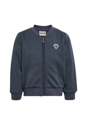 Mørkegrå bomberjakke med lynlås, med ribbet krave, manchetter og kant, med en lille hvid og navy logo på venstre bryst.