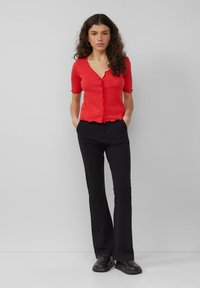 QS MIT LOCK-KANTEN UND KNOPF-DETAIL
 - Blouse - rot