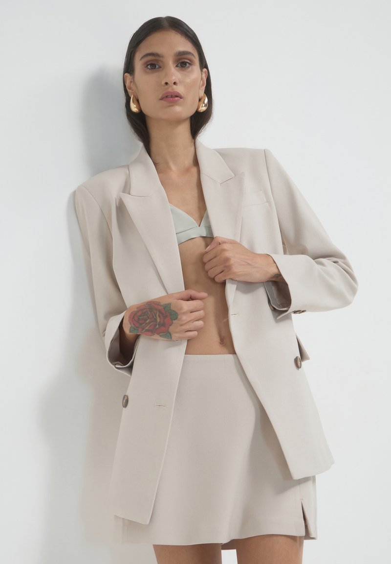 Calliope CON SPACCO  - Shorts - beige