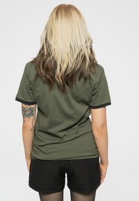 Paradiso Clothing THE ROLLING STONES BLACK & WHITE TONGUE RINGER - Print T-shirt - green