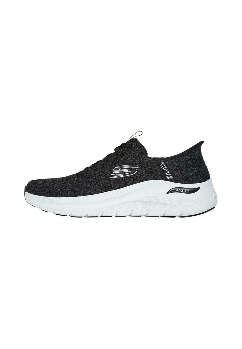 Zapatilla deportiva negra con parte superior de tejido texturizado, diseño elástico y entresuela blanca que presenta la marca ArchFit para soporte y comodidad.