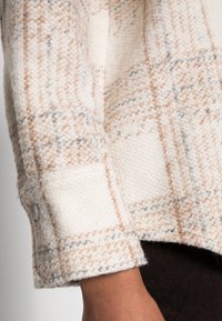 OPUS Tunn jacka - off-white