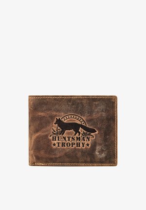 Cartera de cuero marrón con un relieve de la silueta de un zorro, estrellas y el texto "HUNTSMAN TROPHY" en el centro frontal.