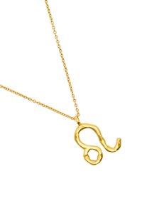 Złoty naszyjnik z falistym, abstrakcyjnym wisiorkiem. Wisiorek ma teksturowane wykończenie i wisi na delikatnym łańcuszku.